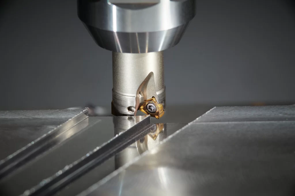 CNC shoulder milling cutter cutting a precise vertical slot on a metal workpiece